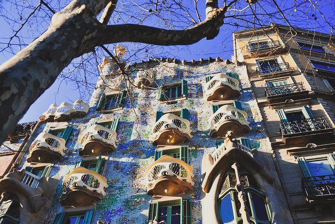 Bar Crawl in Barcelona with Spanish Wines, Vermut, Cold Beer and Tapas - How much food will you actually get?