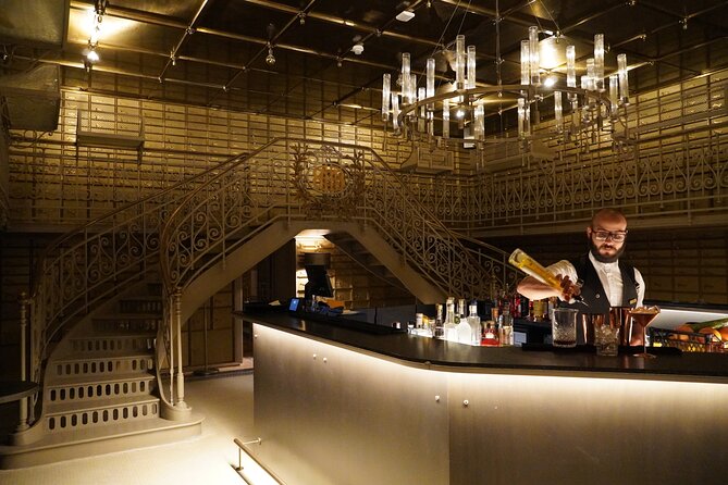 Bar Crawling - Naive brings a rooftop lounge pause