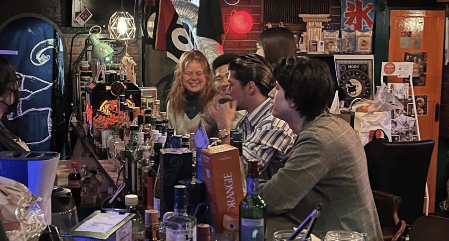 Bar hopping: Create lasting memories with TOMODACHI guides! - Who should book the TOMODACHI bar hop?