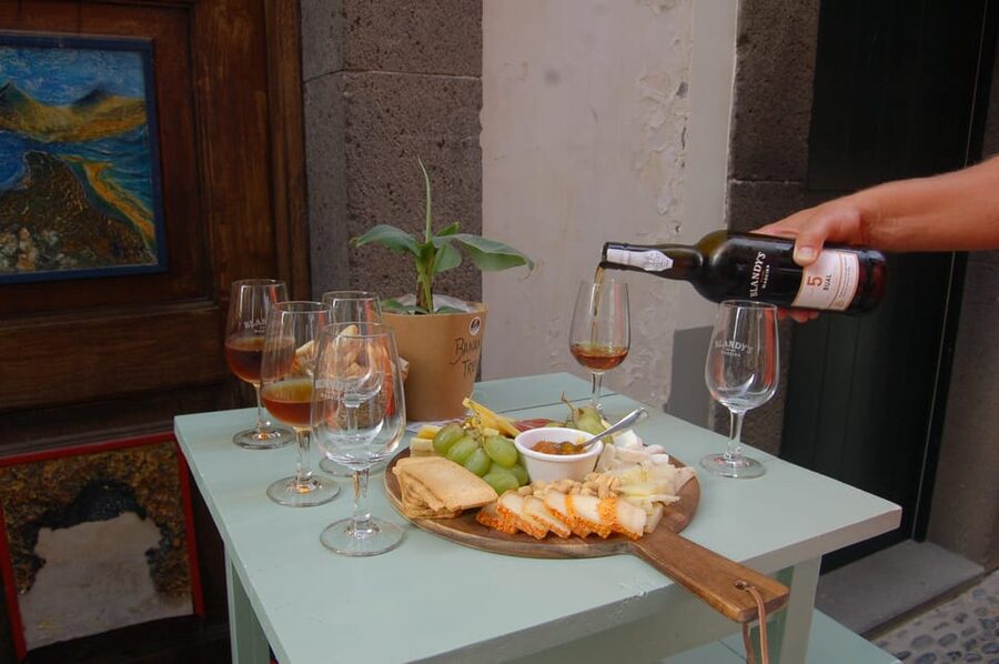Bar hopping & Poncha Workshop in Funchal - How the guides shape the evening