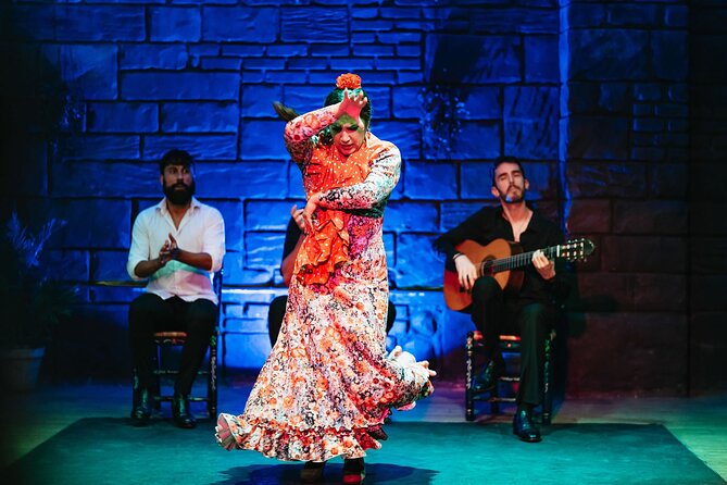 Baraka Triana. Flamenco show with drink - The music, movement, and emotional force