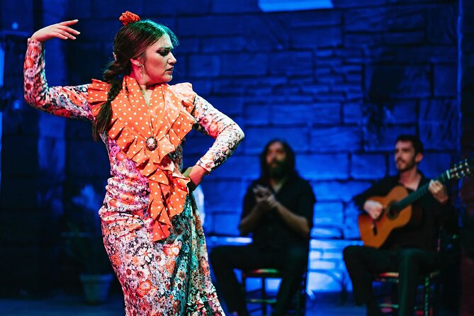 Baraka Triana. Flamenco show with drink - What happens inside the Lola de los Reyes room