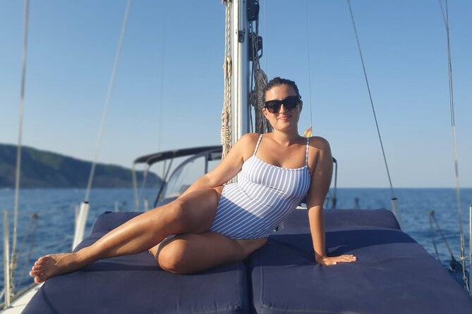 Barcelona 2-hour Private Boat Tour with Cava and snacks - Swimming depends on the sea