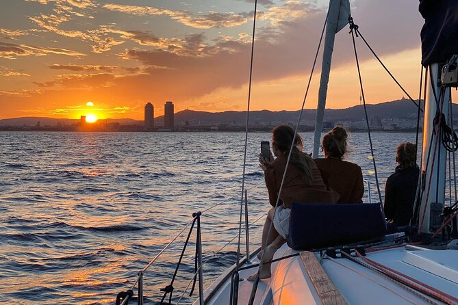 Barcelona 2-hour Private Boat Tour with Cava and snacks - Choosing the right departure time