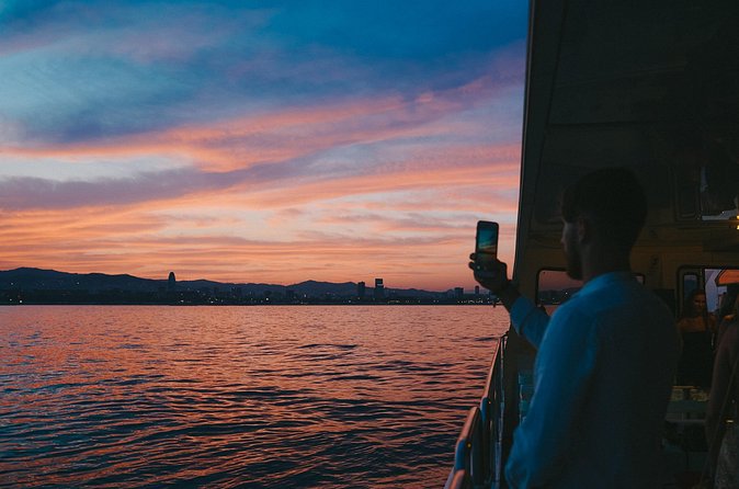 Barcelona Boat Party Cruise with Drinks & Live DJ - How the group size affects the ride