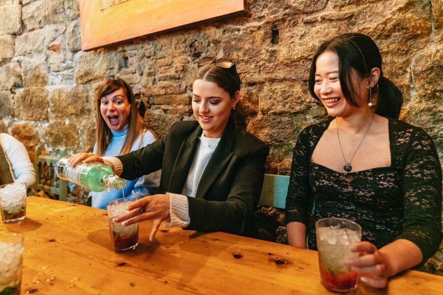 Barcelona: Cocktail Master Class by Mixologist with Tapas - Why the host makes such a difference