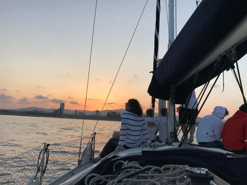 Barcelona: Daytime or Sunset Cruise with Drinks - The meeting point near the beach