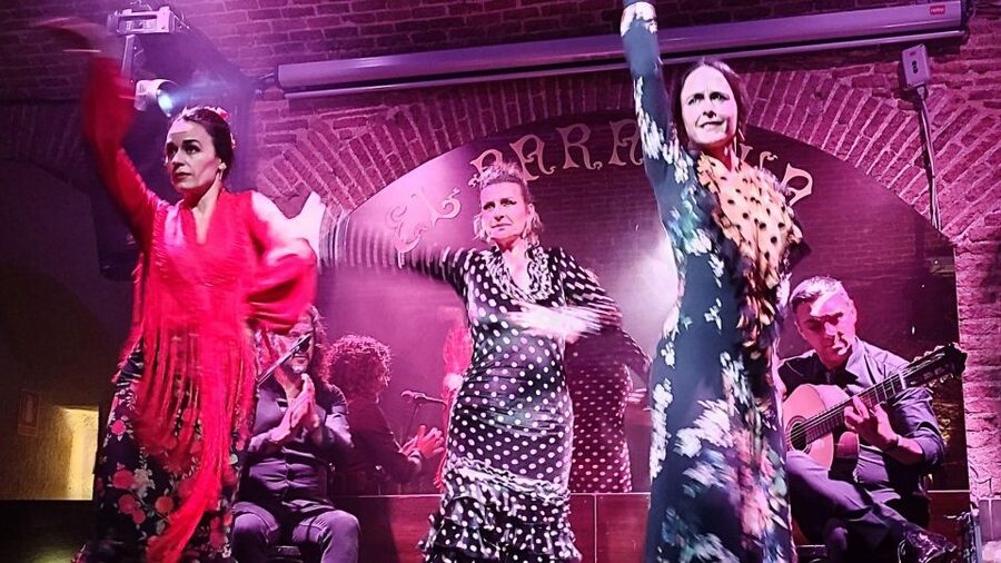 Barcelona: Exclusive Flamenco Show at El Paraigua with Drink - Entering El Paraigua beside Plaça Jaume I