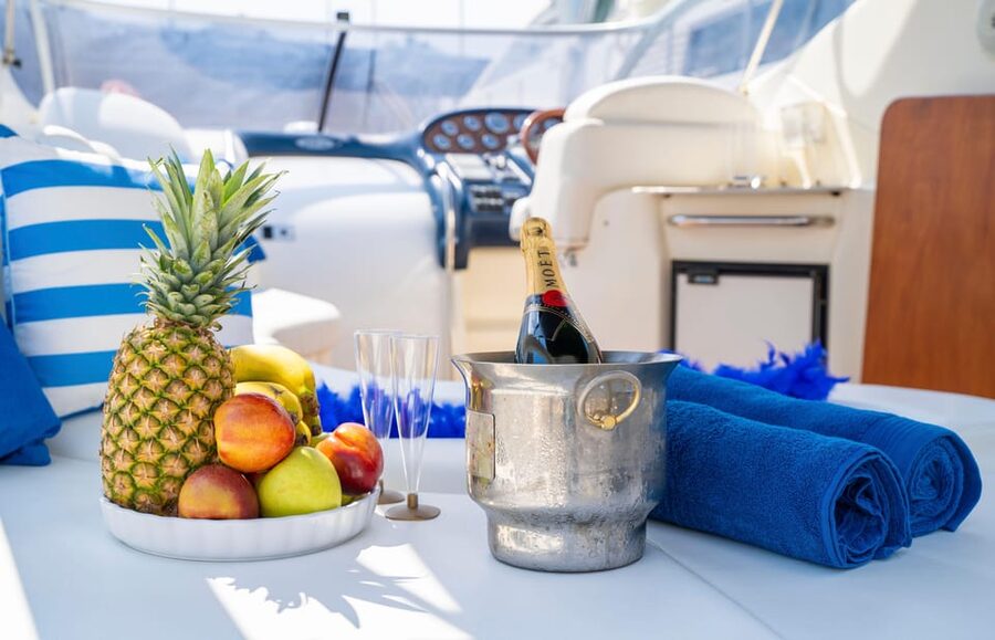 Barcelona: Exclusive Yatch tour with Drinks and Snacks - Setting out from Port Olímpic
