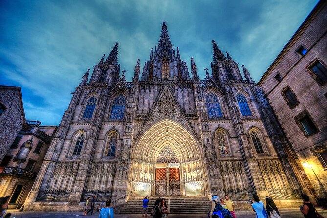 Barcelona Food Tour: Tapas, Drinks and Delights with a Local - Carrer del Regomir, cava, and classic tapas