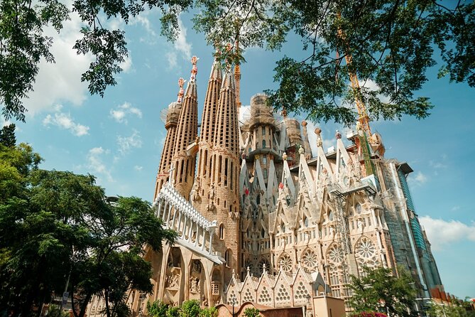 Barcelona: Gaudí, Tapa, Drink & Hidden Architectural Gems - Casa Milà, or La Pedrera