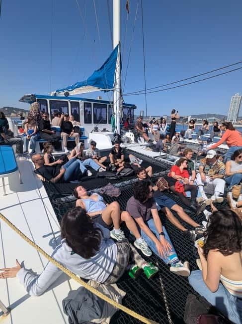 Barcelona: Premium Shared Sunset Cruise (Drinks & Snacks) - The first 15 minutes: settling aboard