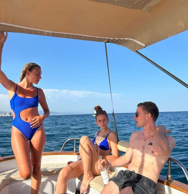 Barcelona: Private Classic Yacht Tour with Drinks - The two-hour route along Barcelona’s coast