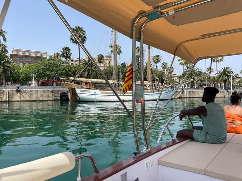 Barcelona: Private Classic Yacht Tour with Drinks - Boarding at Moll de Gregal
