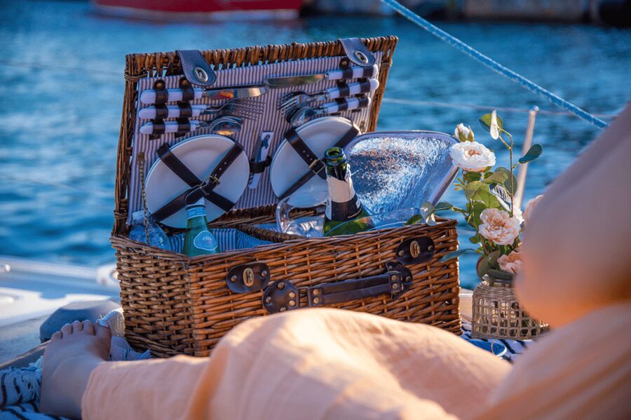 Barcelona: Private Romantic Sailing Tour with Drinks - The W Hotel and Port Vell From the Water