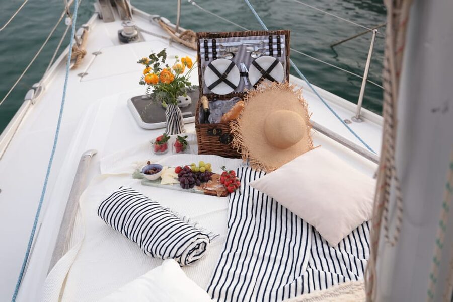 Barcelona: Private Romantic Sailing Tour with Drinks - Planning a Proposal or Anniversary