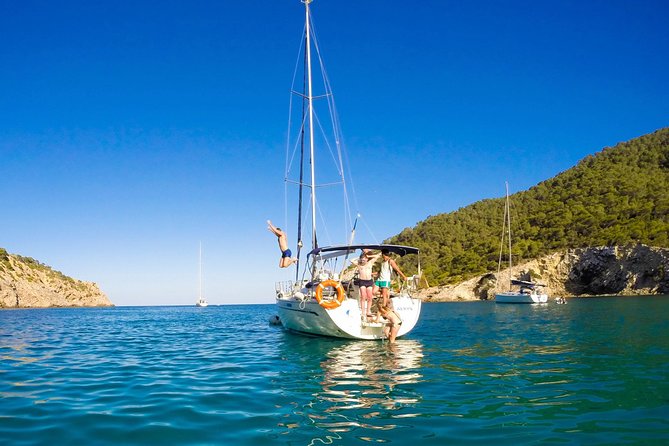 Barcelona Private Sailing Tour with Drinks for Family and Friends - Who gets good value at $151.23 per person