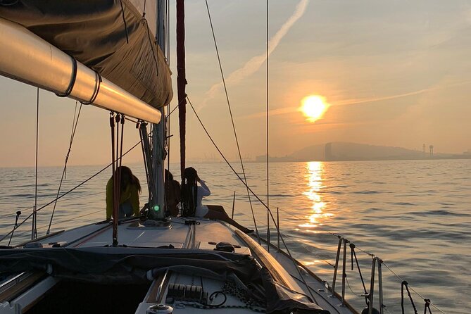 Barcelona Private Sunset Sailing with Drinks - What one hour on the Mediterranean feels like