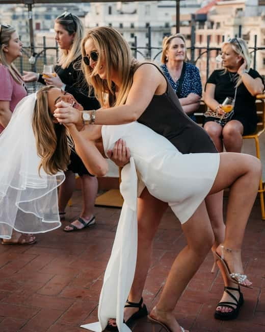 Barcelona: Rooftop Salsa Class with Bottomless Sangria - Starting with sangria before the first steps