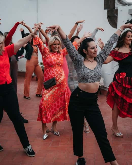 Barcelona: Rooftop Salsa Class with Bottomless Sangria - The one-hour beginner salsa lesson