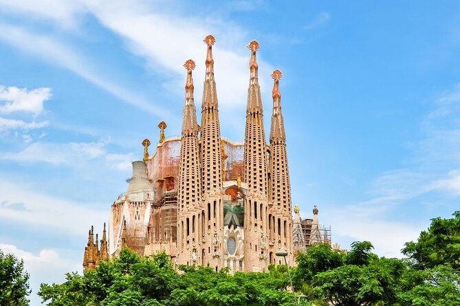 Barcelona Sagrada Familia and Guell Park drink and tapa - Two Gaudí masterpieces in one carefully timed outing