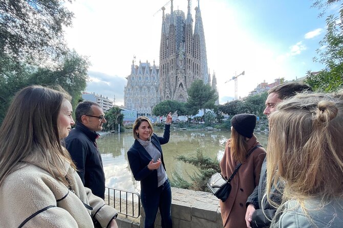 Barcelona Sagrada Familia and Guell Park drink and tapa - Park Güell: Gaudí’s playful outdoor laboratory
