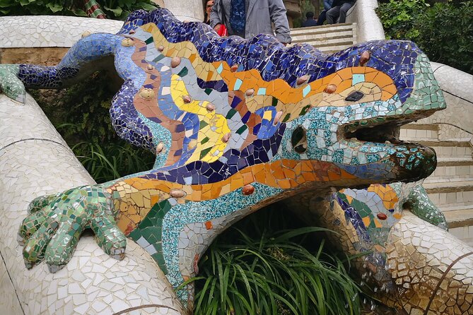Barcelona Sagrada Familia and Guell Park drink and tapa - Clothing, identification, and other details to handle before booking