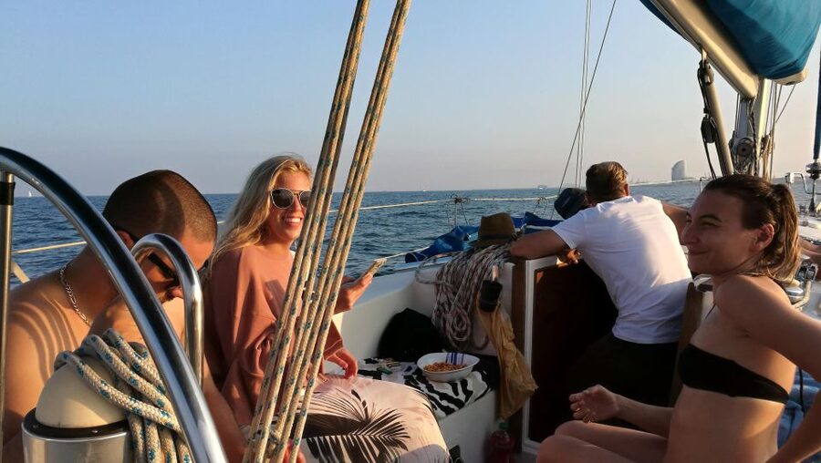 Barcelona: Sailing Trip with Drinks and Snacks - What the $40 price really buys you