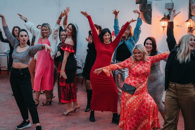 Barcelona Sangria & Salsa Dance Class with Bottomless Drinks - What happens during the two hours