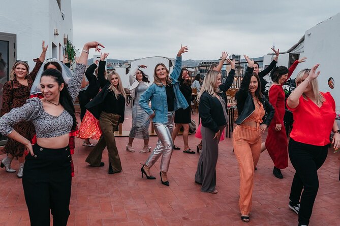 Barcelona Sangria & Salsa Dance Class with Bottomless Drinks - The social side of a group of up to 40