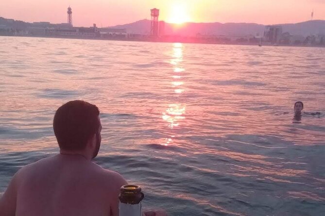 Barcelona Sensational Sunset Tour with Open Bar and Snacks - Does the group size feel comfortable?