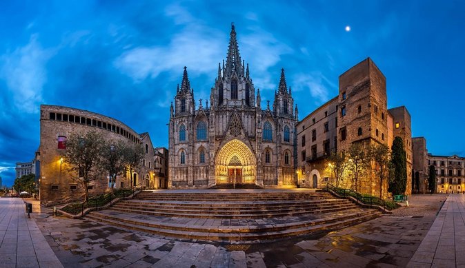 Barcelona speakeasy tapas pub crawl with hidden bars - Starting at Milan’s cocktail bar at 8 pm