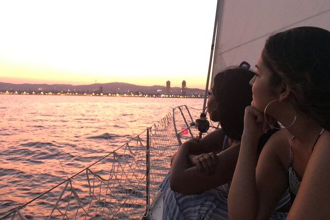 Barcelona Sunset Private Sailing & Live Spanish Guitar & open Bar - Why a Barcelona sunset sail works so well