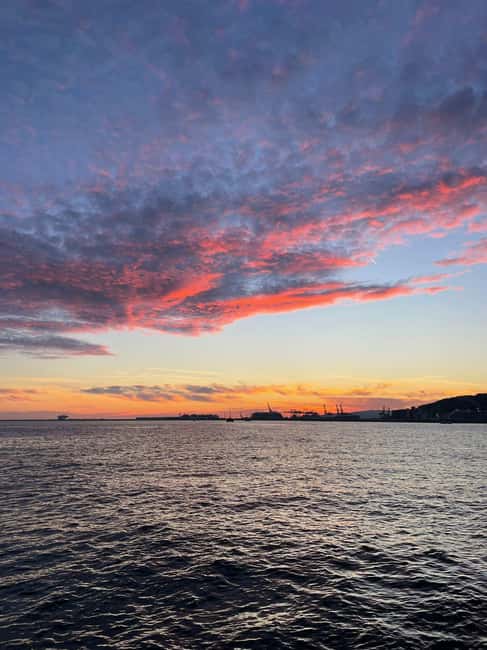 Barcelona Sunset Sailing Experience with open bar and snakcs - Is the $18 price good value?