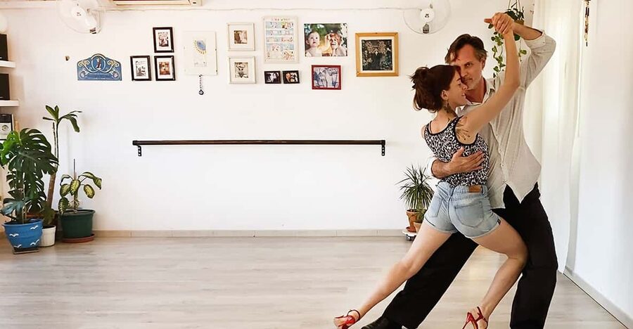 Barcelona: Tango Lesson with Drinks and Video - Videos give the lesson a longer life