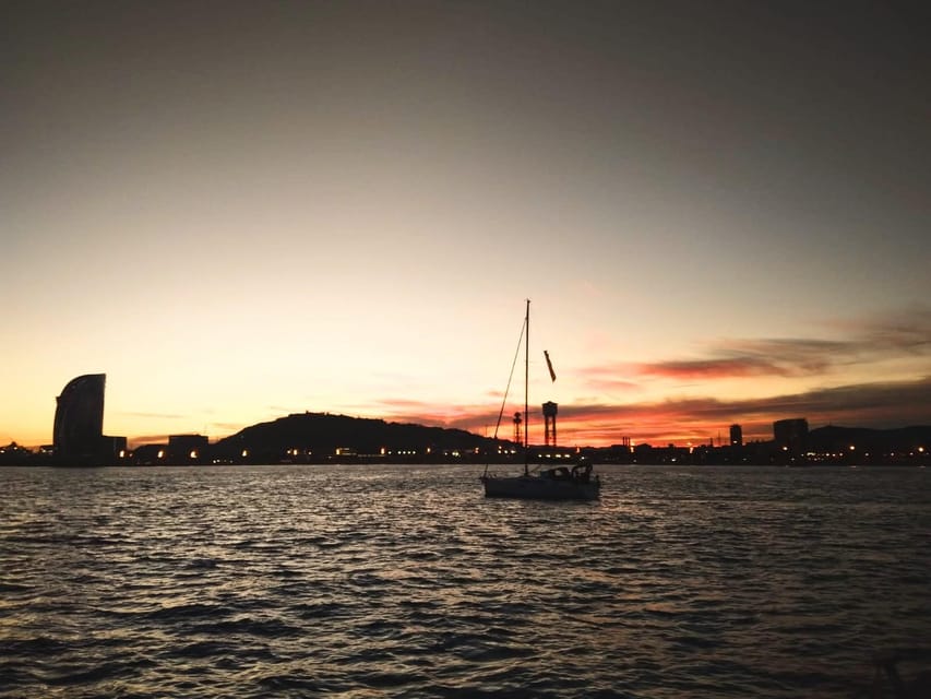 Barcelona: Unique Sunset Sailing Tour with Tapas & Open Bar - Sunset, sea air, and the changing skyline