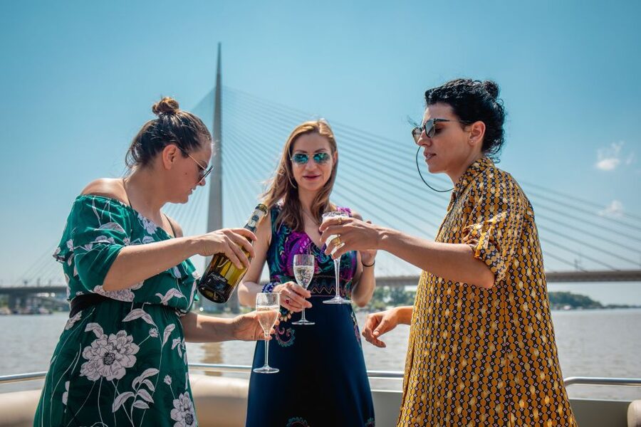 Belgrade: Sightseeing Boat Cruise with Drinks - The bridges make the route easy to follow