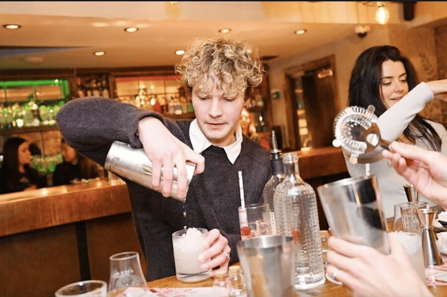 Benidorm: 1-Hour Private Tipsy Cocktail Masterclass - Tasting, comparing, and raising a glass