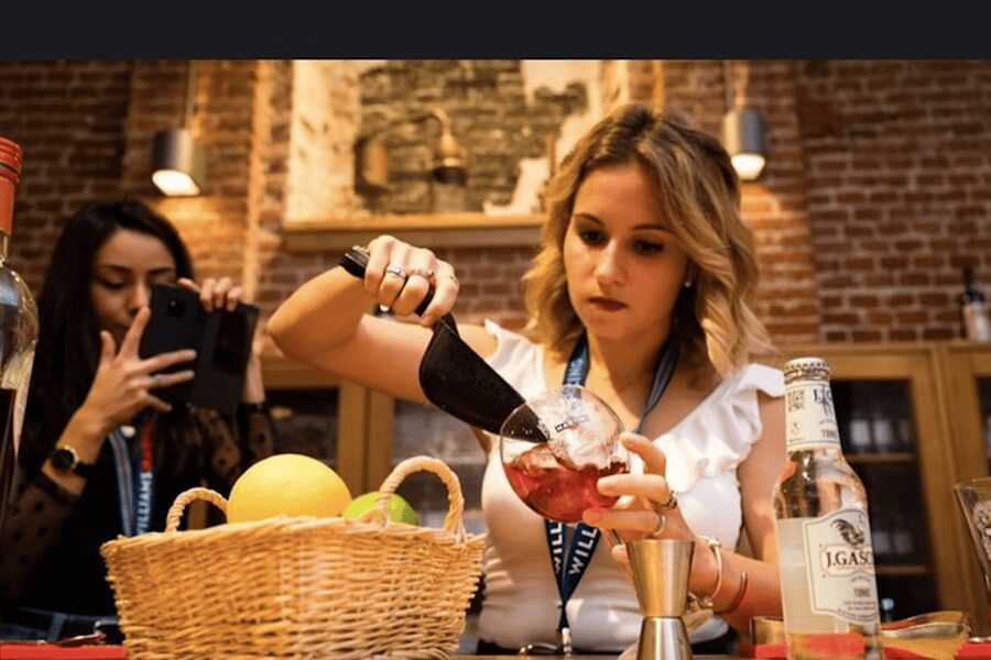 Benidorm: 1-Hour Private Tipsy Cocktail Masterclass - Arrival begins with a welcome drink