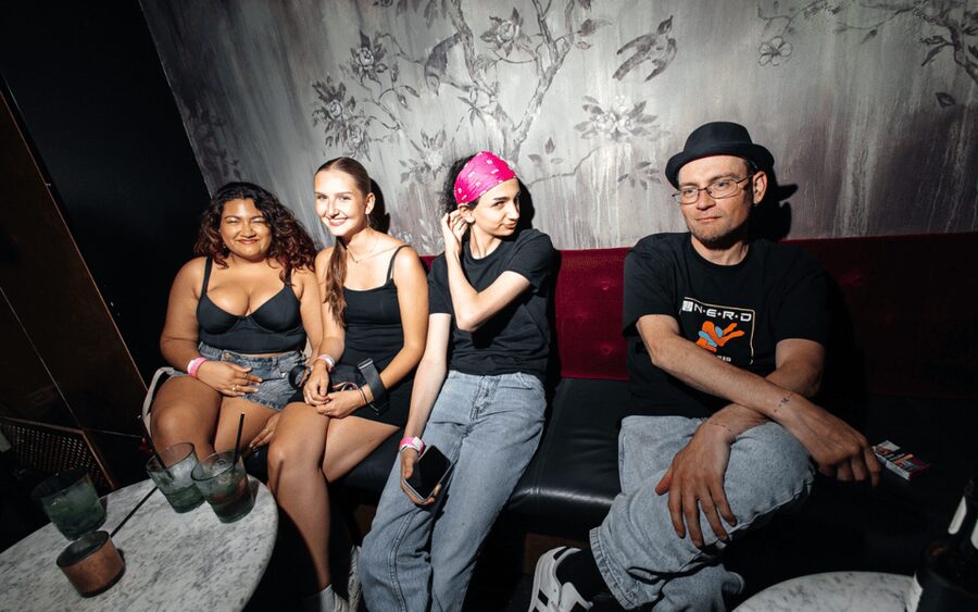 Berlin: Pub Crawl with Shots and VIP Club Entry - What to wear and bring
