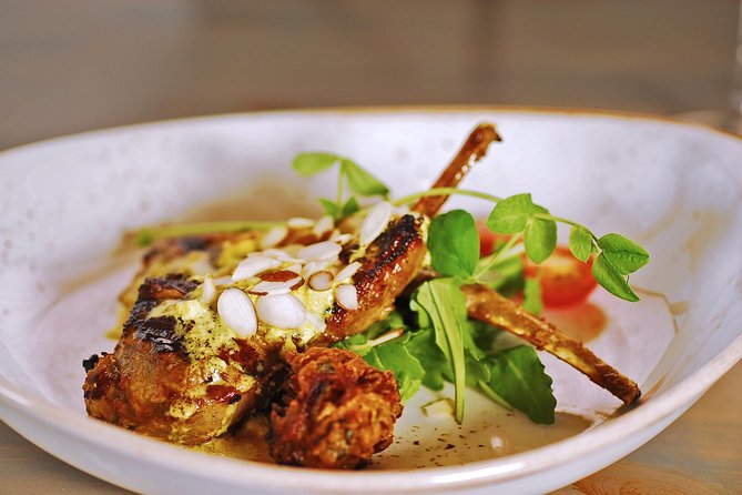Bermuda Food Tour: Eat, Drink and Explore - Bermudian food alongside international flavors