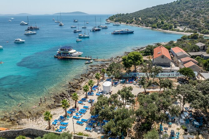 Blue Lagoon & 3 Islands Cruise with Lunch from Split - The Blue Lagoon is the visual highlight