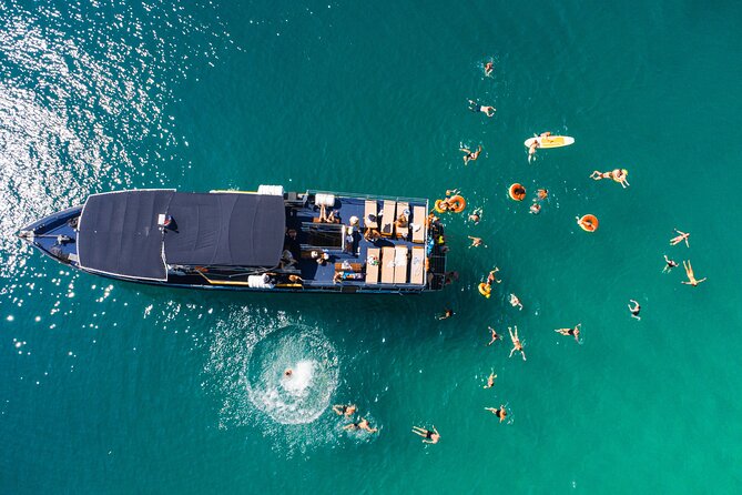 Blue Lagoon & 3 Islands Cruise with Lunch from Split - Boat size can shape your experience