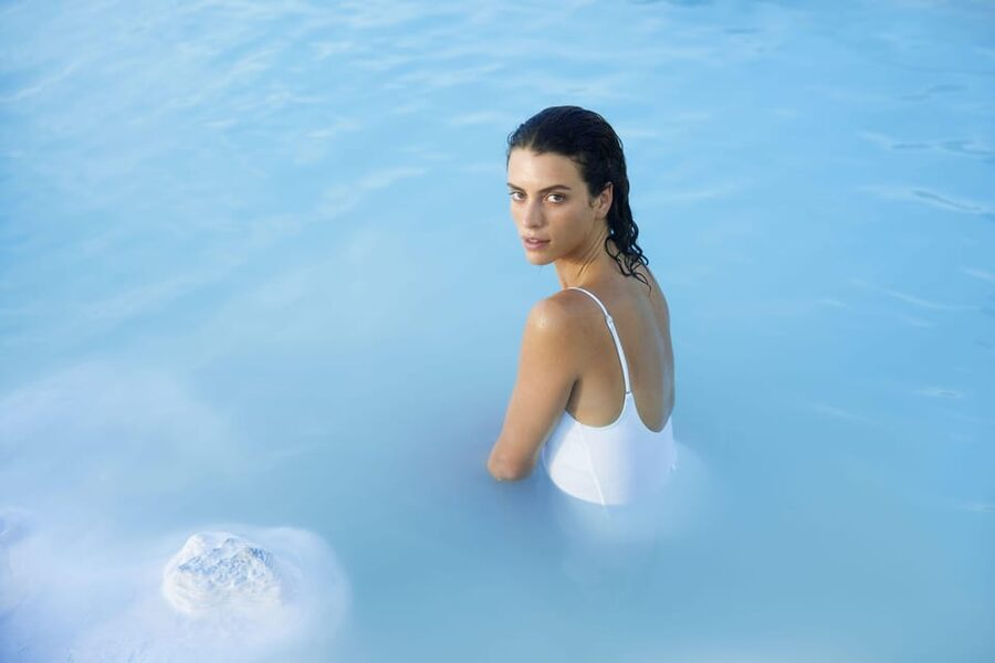 Blue Lagoon: Premium Admission with Drinks and Face Masks - What the 8,700-square-meter lagoon feels like