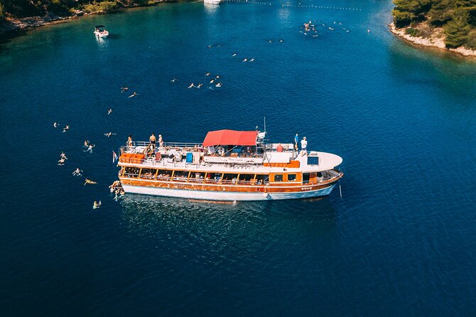 Blue Lagoon & Šolta Island from Trogir LUNCH & DRINKS INCLUDED - The one-hour sail to Krknjasi Bay