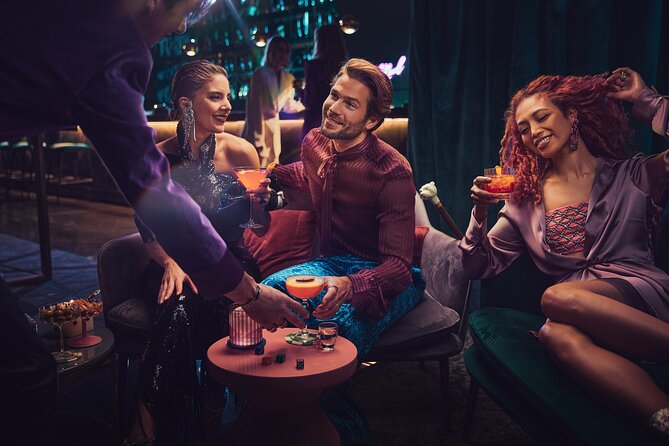 Bols Cocktail Experience Entrance ticket plus Cocktail - Choosing your drink at the Mirror Bar