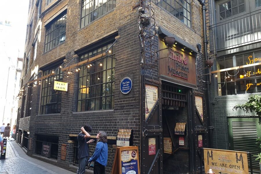 Booze, Brothels & the Bard: London's Bawdy Borough - London Bridge and the route through time