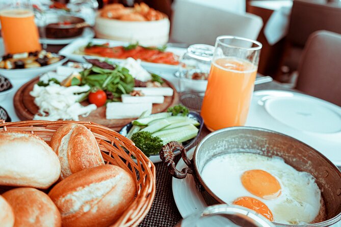 Bottomless Brunch and Cruise with Prosecco in Budapest - Arriving at Akadémia 2 ponton from 10:30