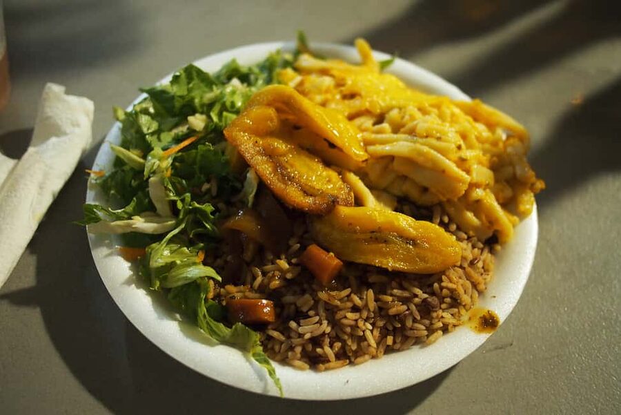 Bridgetown: Oistins reservation with drink & return transfer - Choosing fish, local dishes, or a vegetarian meal