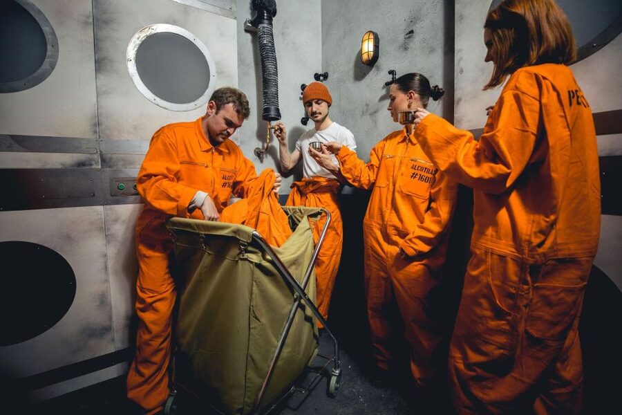 Bristol: Alcotraz Immersive Prison Cocktail Experience - Watching the mixologist build your drinks